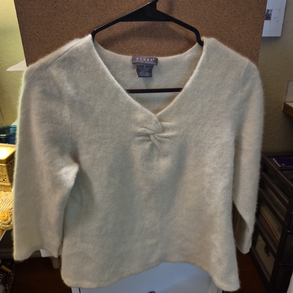 Kenar Women's Soft Cream V-Neck Sweater